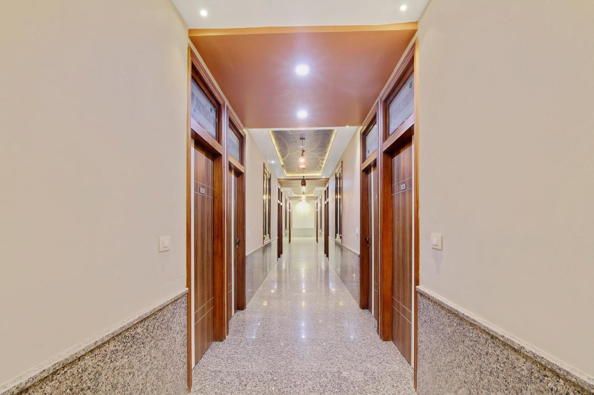 Hotel O Royal Guest House Ludhiana Bagian luar foto